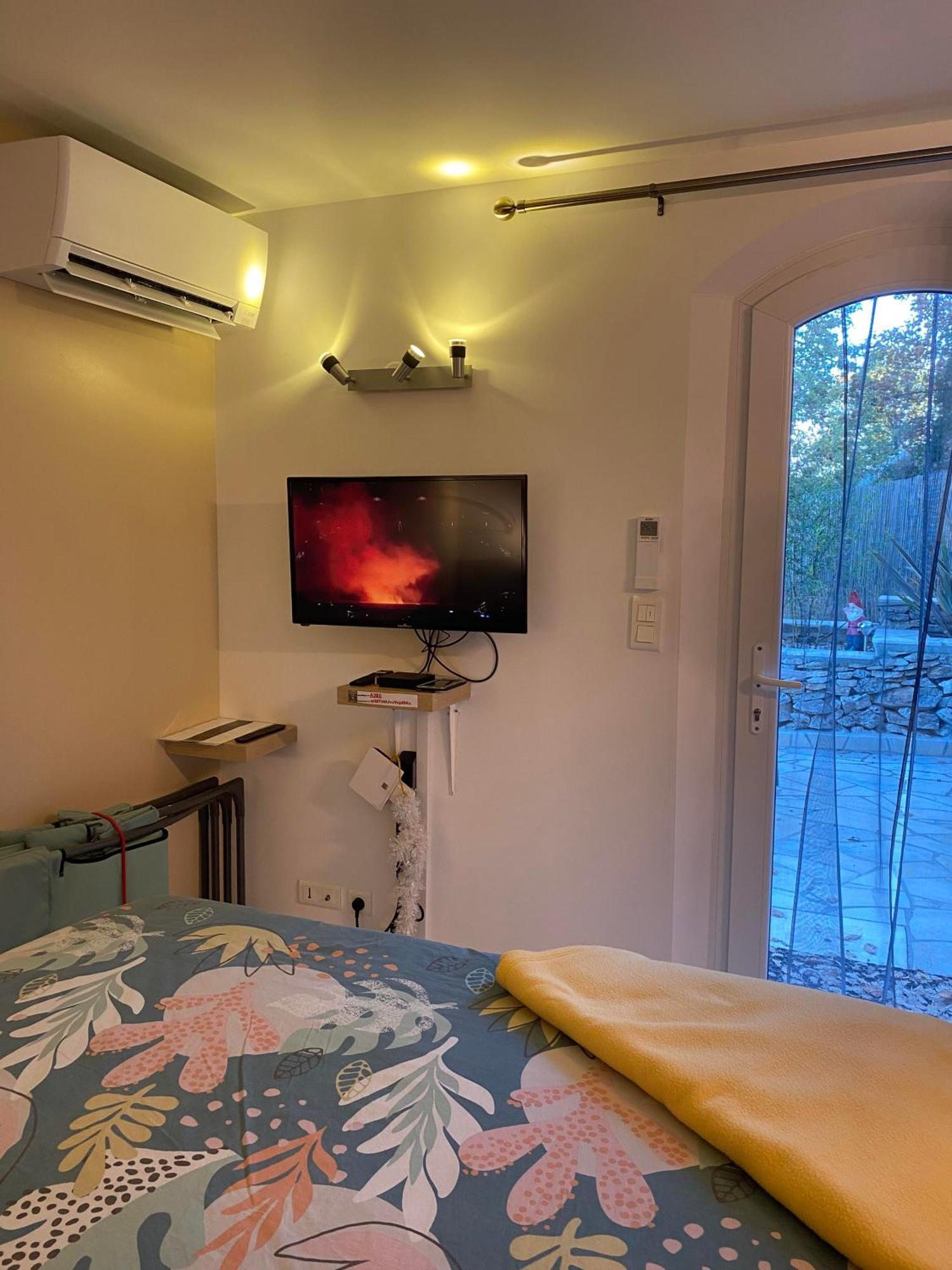 Le Refuge Appartement Montmeyan Buitenkant foto